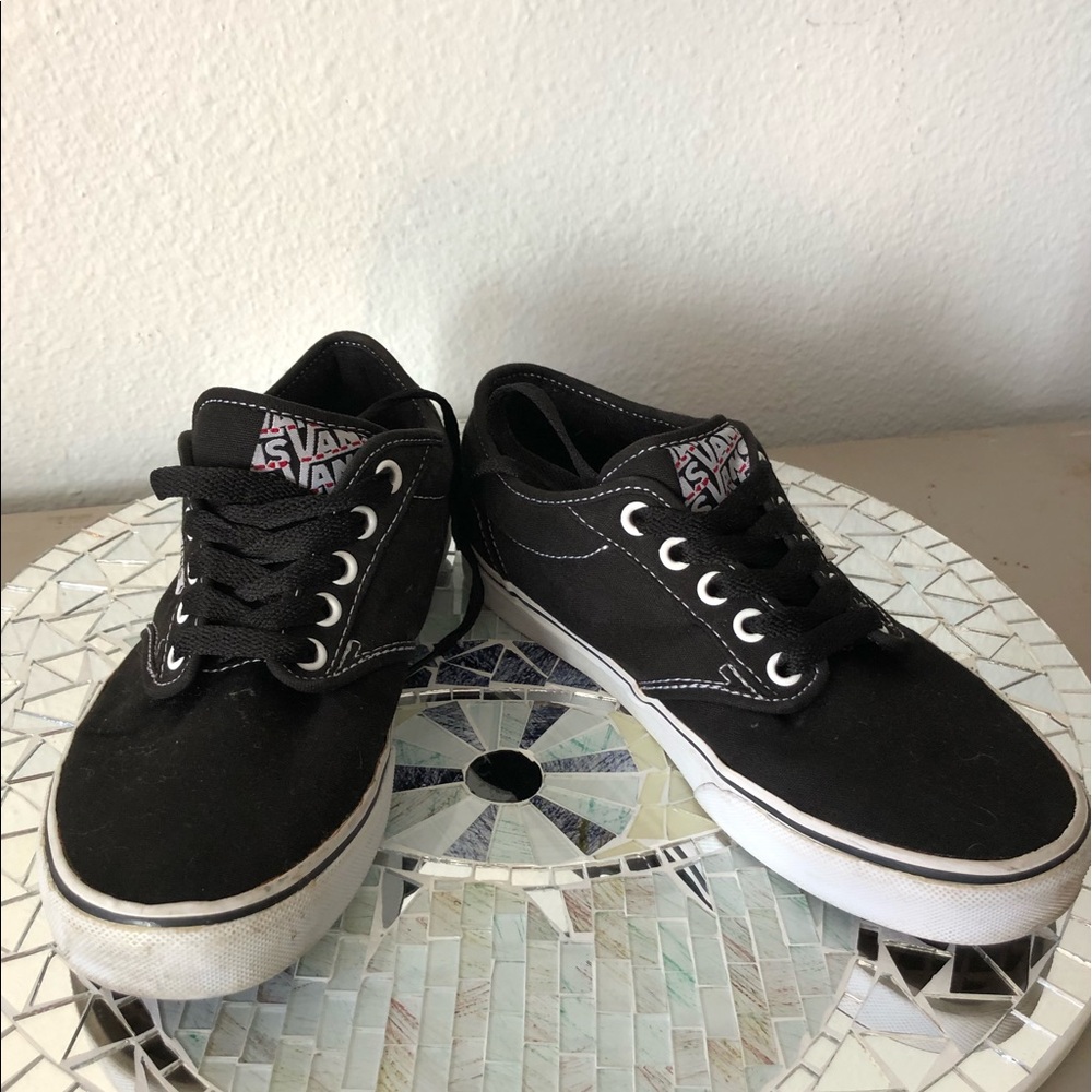 Black Vans skate sneaker